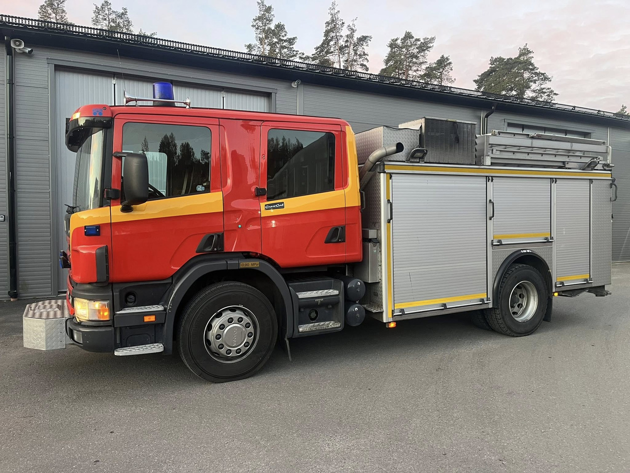 SCANIA P94GB 4x2 NZ310 - Fire engine - Camion de pompier: photos 1 SCANIA P94GB 4x2 NZ310 - Fire engine - Camion de pompier: photos 1