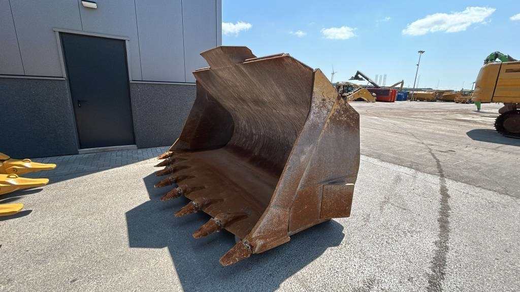 CAT 980 M (Comes with bucket / Under Preparation) - Chargeuse sur pneus: photos 2 CAT 980 M (Comes with bucket / Under Preparation) - Chargeuse sur pneus: photos 2