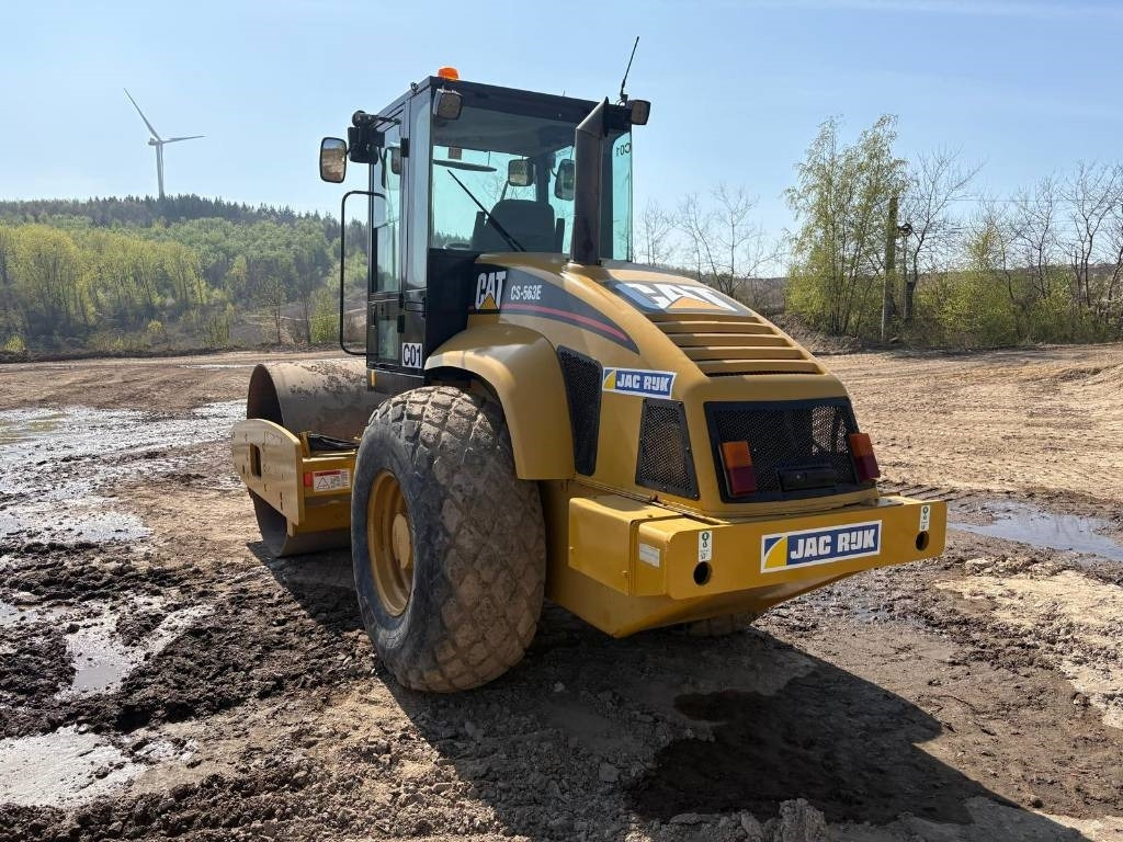 CAT CS 563 E - Compacteur à pieds de mouton/ Monocylindre: photos 3 CAT CS 563 E - Compacteur à pieds de mouton/ Monocylindre: photos 3
