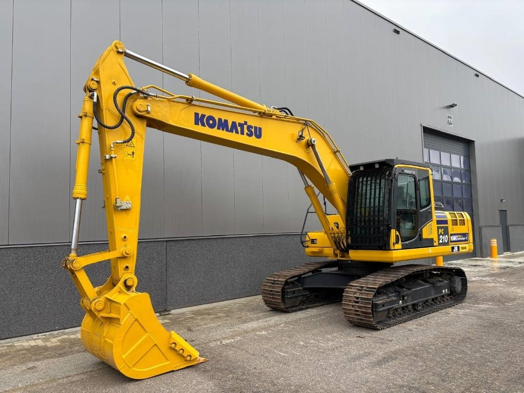 Komatsu PC 210-10M0 - Pelle sur chenille: photos 2 Komatsu PC 210-10M0 - Pelle sur chenille: photos 2