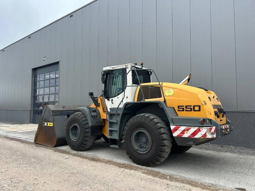 Liebherr L 550 (Comes with High-tip - Mit Hochkipper)  - Chargeuse sur pneus: photos 3 Liebherr L 550 (Comes with High-tip - Mit Hochkipper)  - Chargeuse sur pneus: photos 3