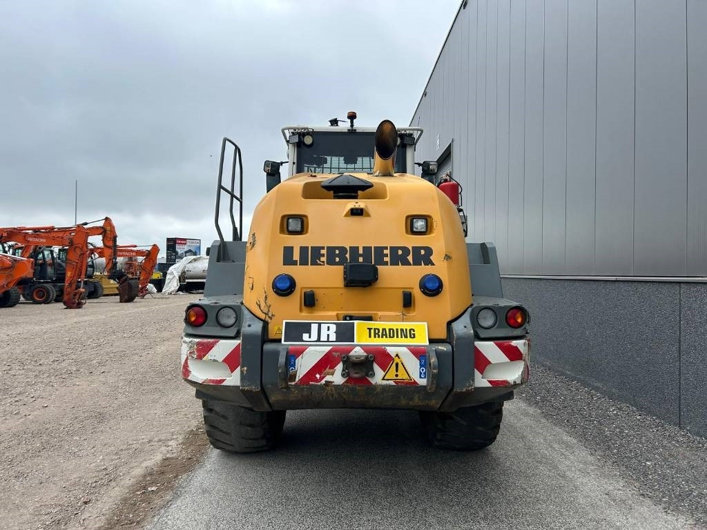Liebherr L 550 (Comes with High-tip - Mit Hochkipper)  - Chargeuse sur pneus: photos 4 Liebherr L 550 (Comes with High-tip - Mit Hochkipper)  - Chargeuse sur pneus: photos 4