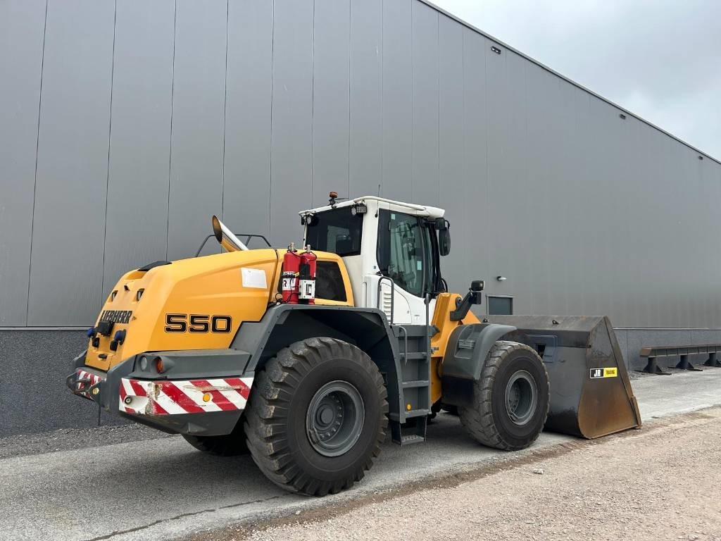 Liebherr L 550 (Comes with High-tip - Mit Hochkipper)  - Chargeuse sur pneus: photos 5 Liebherr L 550 (Comes with High-tip - Mit Hochkipper)  - Chargeuse sur pneus: photos 5