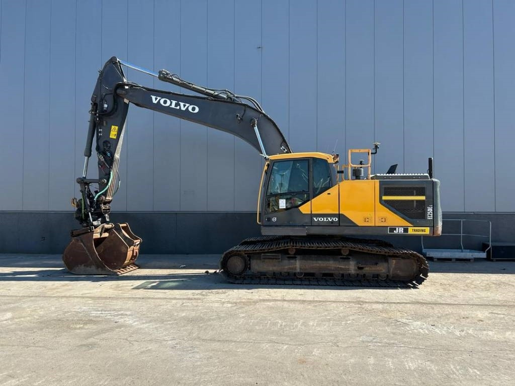 Volvo EC 250 EL (Roto + 3 buckets) - Pelle sur chenille: photos 1 Volvo EC 250 EL (Roto + 3 buckets) - Pelle sur chenille: photos 1