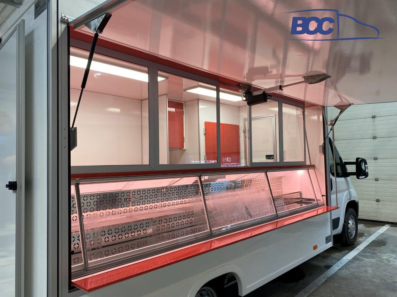BCC POLSKA - FOOD TRUCK - MOBILNY SKLEP MIĘSNY PEUGEOT BOXER - Camion magasin: photos 2 BCC POLSKA - FOOD TRUCK - MOBILNY SKLEP MIĘSNY PEUGEOT BOXER - Camion magasin: photos 2