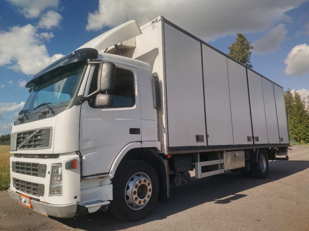 Volvo FM9 4x2 8,40m pitkä kylkiaukeava kori - Camion fourgon: photos 1 Volvo FM9 4x2 8,40m pitkä kylkiaukeava kori - Camion fourgon: photos 1