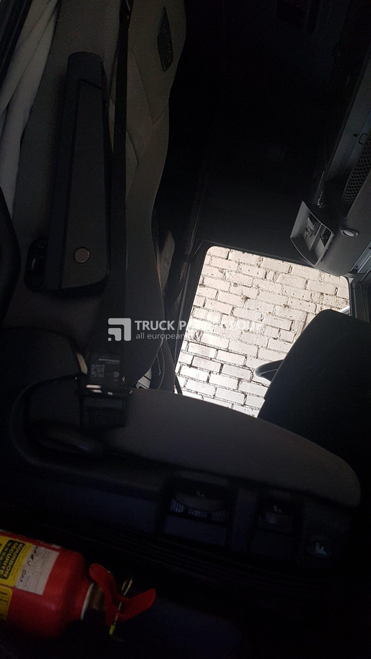 IVECO IVECO STRALIS EURO6 emission HY-WAY seats driver + passenger 13138430698, 504045441, 500389633, 500389418, 504196960 - Siège pour Camion: photos 4 IVECO IVECO STRALIS EURO6 emission HY-WAY seats driver + passenger 13138430698, 504045441, 500389633, 500389418, 504196960 - Siège pour Camion: photos 4