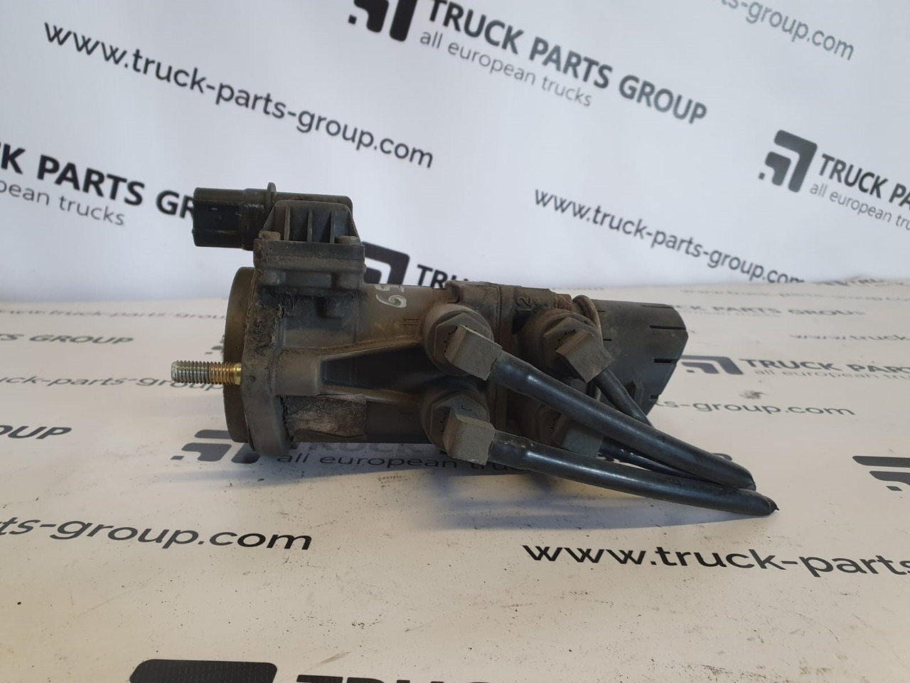 MAN MAN TGX / TGS EURO6 emission brake EBS control valve under pedal K039569, 81521306298, 81521306275, 81521306276 - Pièces de rechange pour Camion: photos 2 MAN MAN TGX / TGS EURO6 emission brake EBS control valve under pedal K039569, 81521306298, 81521306275, 81521306276 - Pièces de rechange pour Camion: photos 2