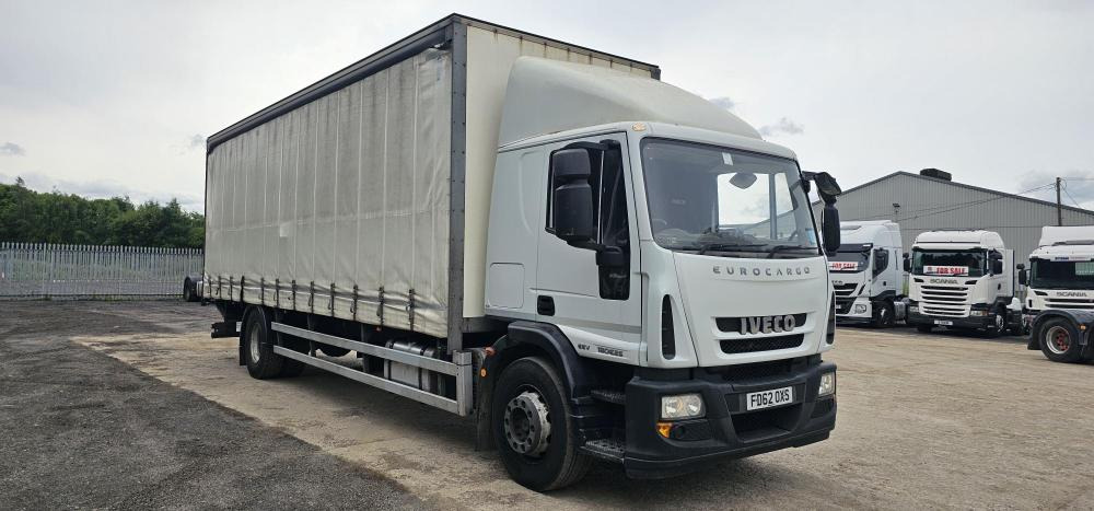 Iveco 18 ton curtain tail lift - Camion à rideaux coulissants: photos 1 Iveco 18 ton curtain tail lift - Camion à rideaux coulissants: photos 1