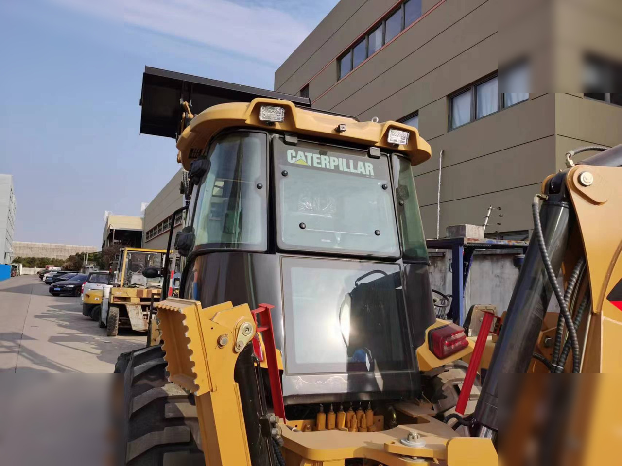 CATERPILLAR 420F - Tractopelle: photos 2 CATERPILLAR 420F - Tractopelle: photos 2