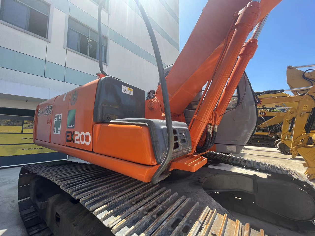 HITACHI ZX200 - Pelle sur chenille: photos 2 HITACHI ZX200 - Pelle sur chenille: photos 2