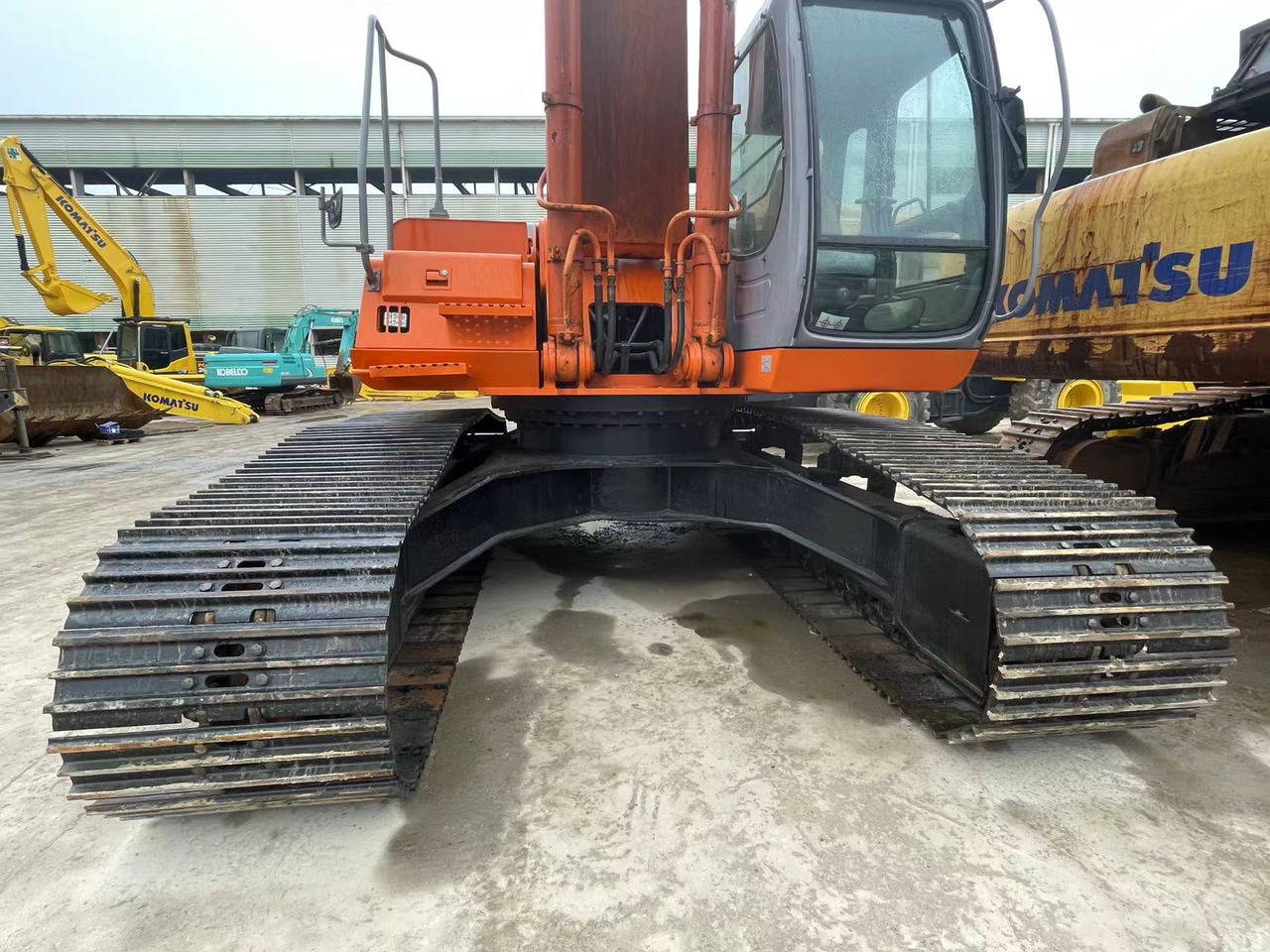 HITACHI ZX350LCH-1 - Pelle sur chenille: photos 2 HITACHI ZX350LCH-1 - Pelle sur chenille: photos 2