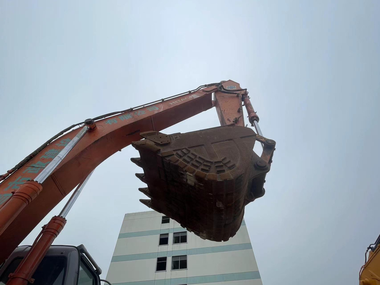 HITACHI ZX350LCH-1 - Pelle sur chenille: photos 3 HITACHI ZX350LCH-1 - Pelle sur chenille: photos 3