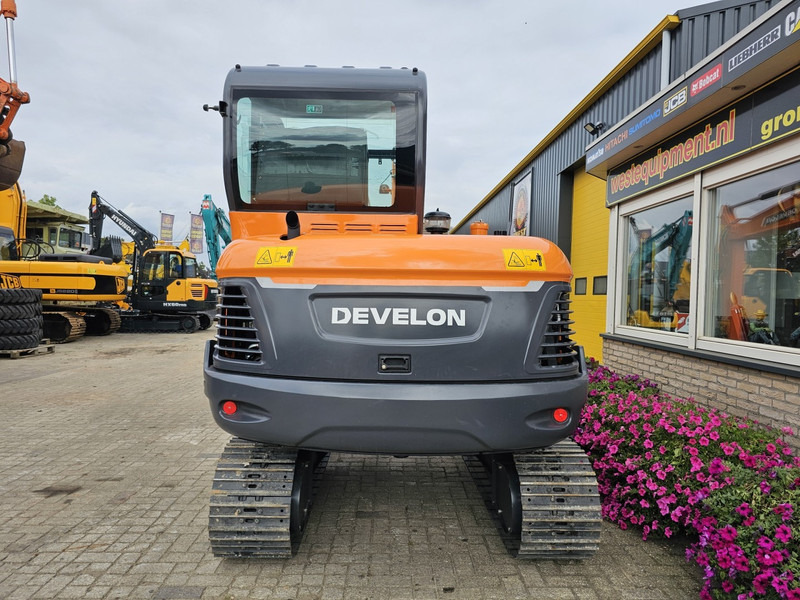 Develon DX60E-10N - Mini pelle: photos 4 Develon DX60E-10N - Mini pelle: photos 4