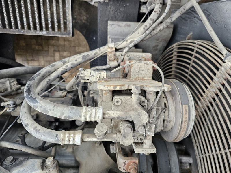 Pelle sur chenille Hitachi EX800H-5: photos 16