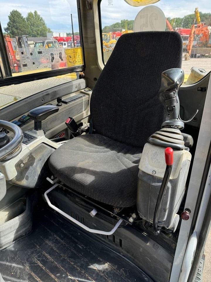 Wacker Neuson EW 100 - Pelle sur pneus: photos 4 Wacker Neuson EW 100 - Pelle sur pneus: photos 4