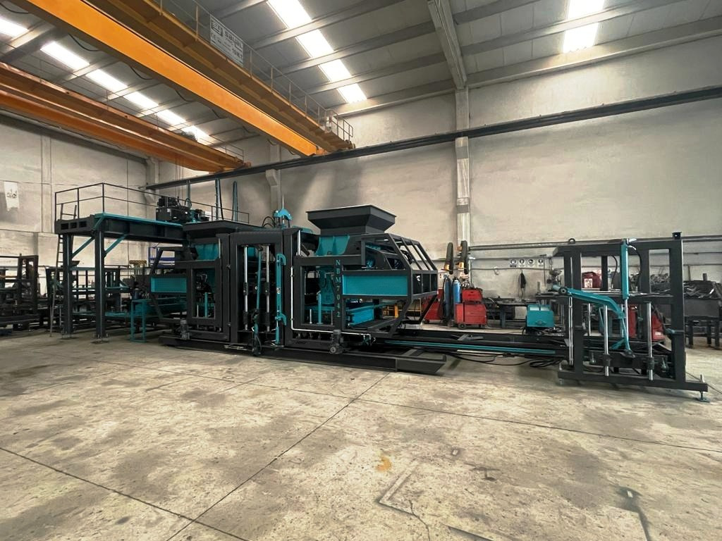 Constmach BS-42 Briquette Making Machine (Concrete Block Making Machine) - Pondeuse à parpaing: photos 3 Constmach BS-42 Briquette Making Machine (Concrete Block Making Machine) - Pondeuse à parpaing: photos 3