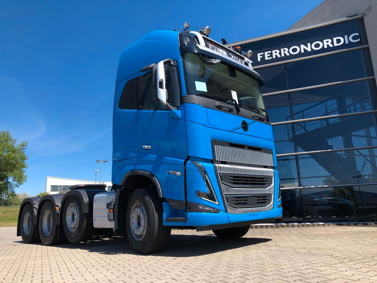 Volvo FH16 750 XL 8x4 Tridem*100T*Kriechgänge*Retarder Volvo FH16 750 XL 8x4 Tridem*100T*Kriechgänge*Retarder - Tracteur routier: photos 1 Volvo FH16 750 XL 8x4 Tridem*100T*Kriechgänge*Retarder Volvo FH16 750 XL 8x4 Tridem*100T*Kriechgänge*Retarder - Tracteur routier: photos 1
