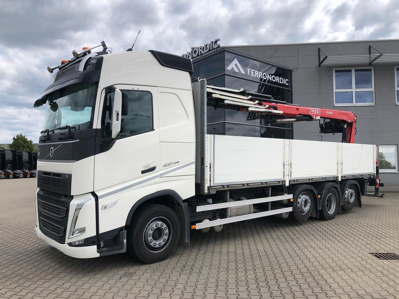 Volvo FH460 8x2 TRIDEM VLA&NLA gelenkt*FASSI F215AS.24 - Camion grue: photos 4 Volvo FH460 8x2 TRIDEM VLA&NLA gelenkt*FASSI F215AS.24 - Camion grue: photos 4