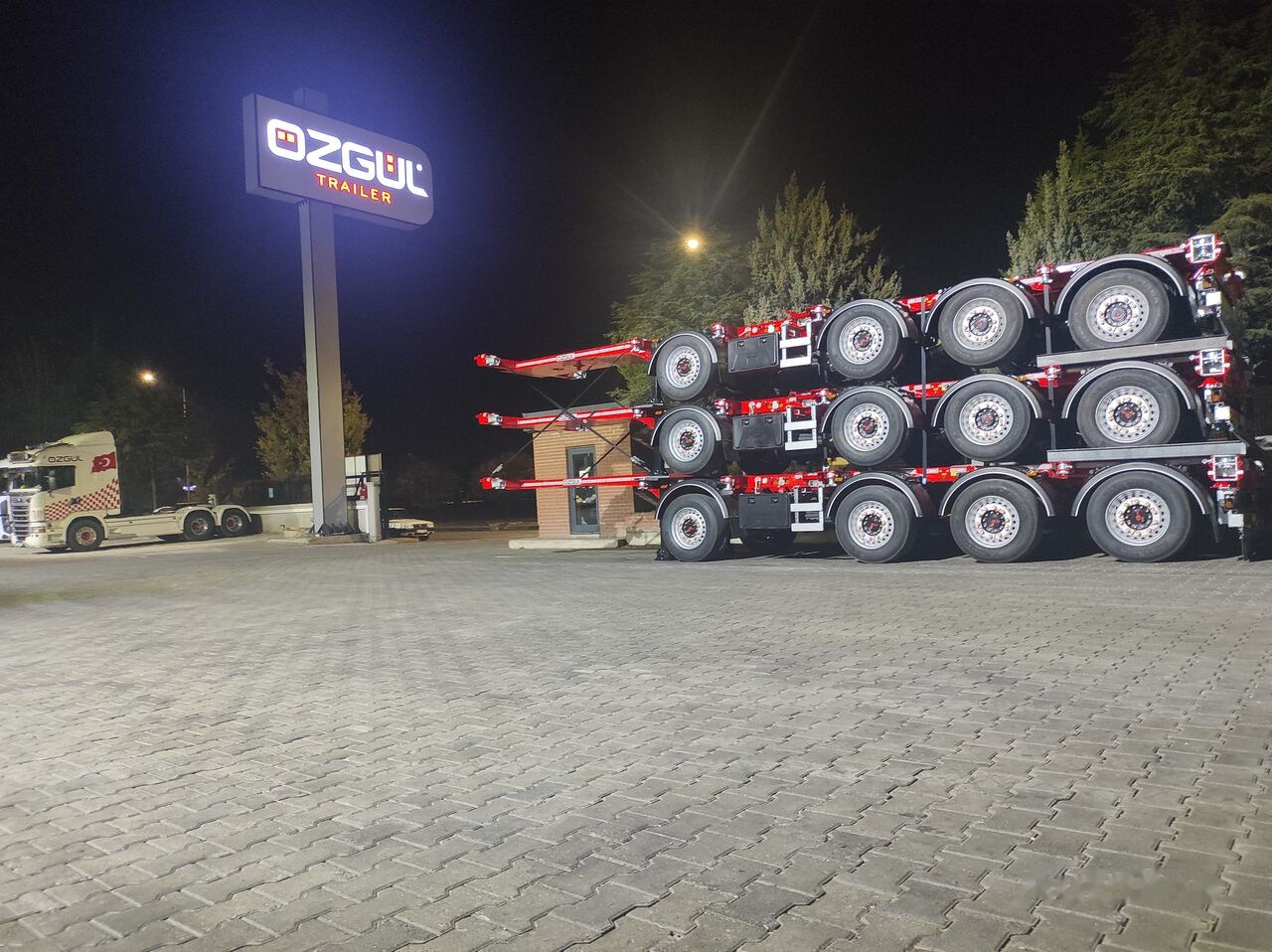 Özgül 4 AXLE HIGH CUBE CONTAINER CARRIER - Semi-remorque porte-conteneur/ Caisse mobile: photos 4 Özgül 4 AXLE HIGH CUBE CONTAINER CARRIER - Semi-remorque porte-conteneur/ Caisse mobile: photos 4