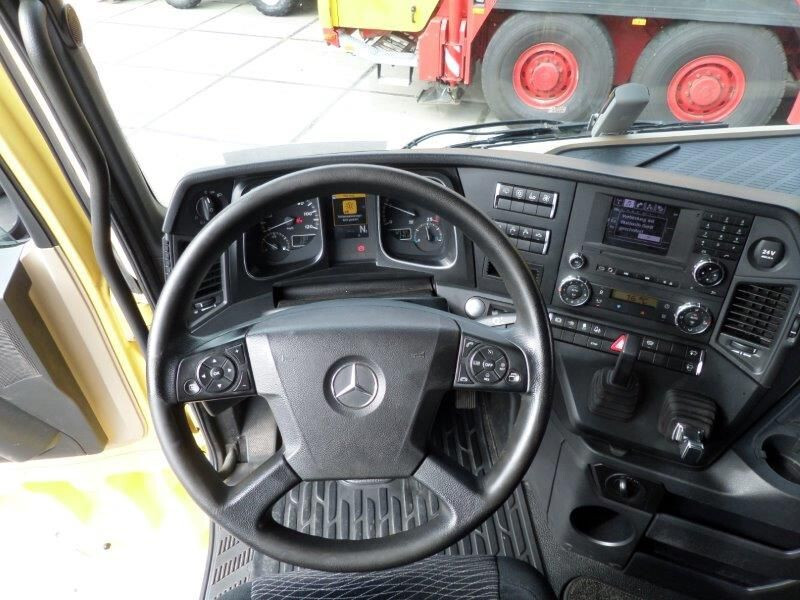 Photo d'intérieur 1: Crédit-bail de Mercedes-Benz Actros 3351 6x4 Mercedes-Benz Actros 3351 6x4 Photo d'intérieur 1: Crédit-bail de Mercedes-Benz Actros 3351 6x4 Mercedes-Benz Actros 3351 6x4