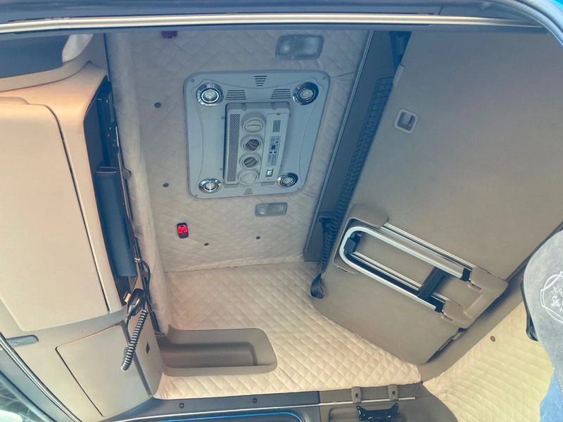 Tracteur routier Scania R730 V8 8x4: photos 12 Tracteur routier Scania R730 V8 8x4: photos 12