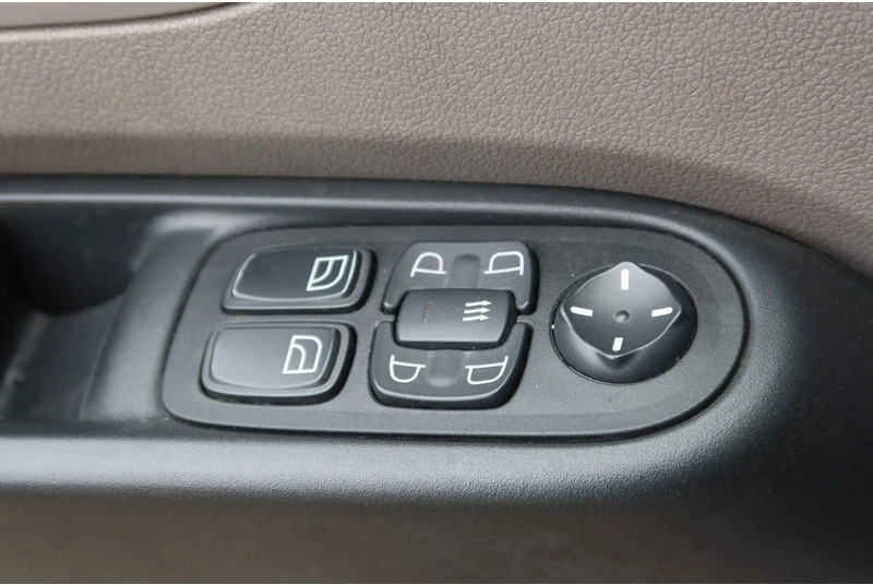 Camion fourgon DAF CF 290 FA Bak+ klep Dhollandia 2000 kg: photos 7 Camion fourgon DAF CF 290 FA Bak+ klep Dhollandia 2000 kg: photos 7