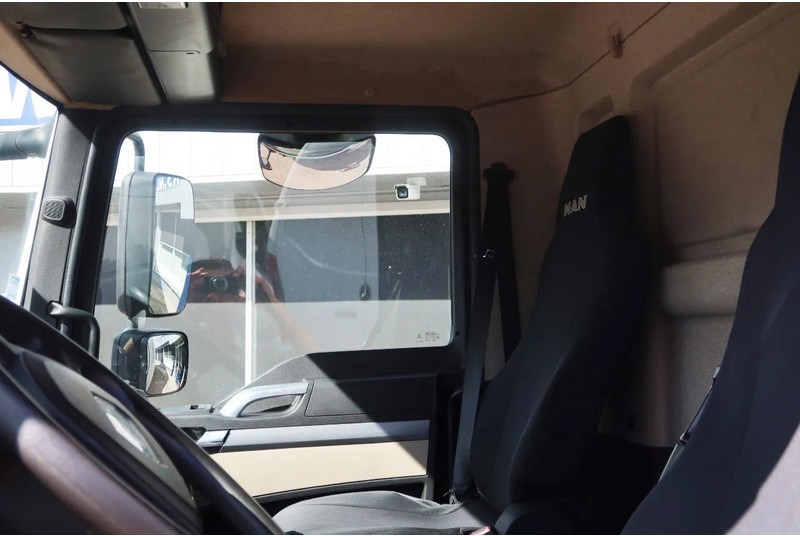 MAN TGL 12.250 Bakwagen + Laadklep DHollandia 2000 kg - Camion fourgon: photos 5 MAN TGL 12.250 Bakwagen + Laadklep DHollandia 2000 kg - Camion fourgon: photos 5