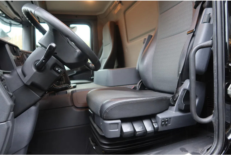 Scania P250 Bak+ Klep Dhollandia 1500 kg. Black line - Camion fourgon: photos 5 Scania P250 Bak+ Klep Dhollandia 1500 kg. Black line - Camion fourgon: photos 5