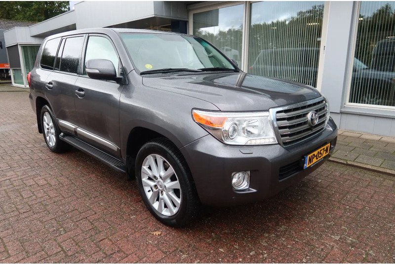 Toyota Land Cruiser V8 200 V8. 4.5D Executive. 7 Persoons. Luchtvering. Marge voertuig - Voiture: photos 2 Toyota Land Cruiser V8 200 V8. 4.5D Executive. 7 Persoons. Luchtvering. Marge voertuig - Voiture: photos 2