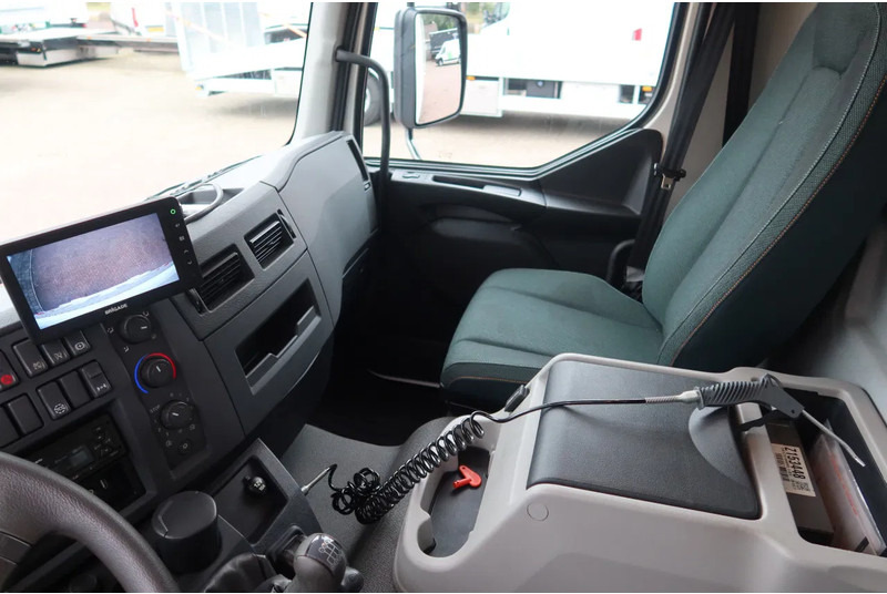 Volvo FL 250 Bakwagen + Dhollandia 1500 kg - Camion fourgon: photos 5 Volvo FL 250 Bakwagen + Dhollandia 1500 kg - Camion fourgon: photos 5
