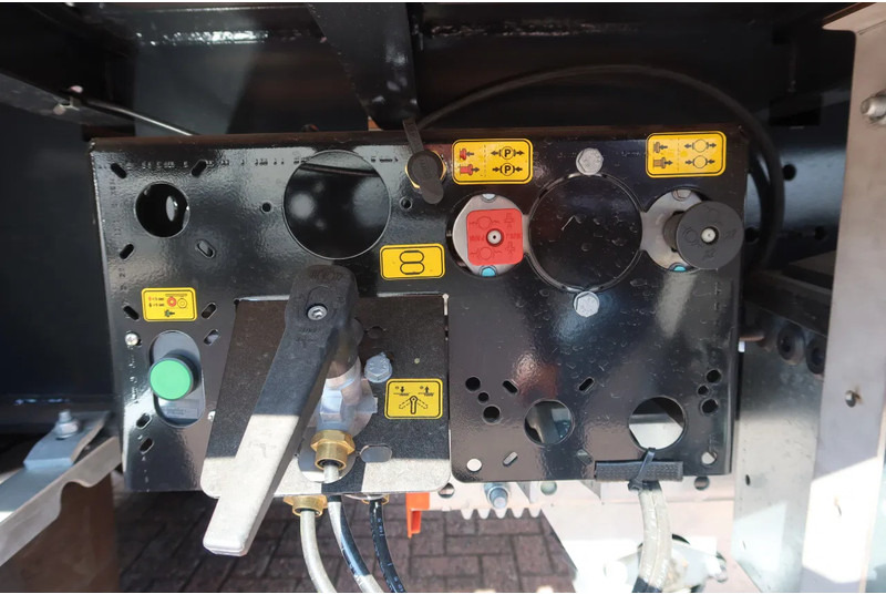 Semi-remorque fourgon Wielton 3 Asser. Gesloten met Dhollandia klep 2500 kg Lift as: photos 12 Semi-remorque fourgon Wielton 3 Asser. Gesloten met Dhollandia klep 2500 kg Lift as: photos 12