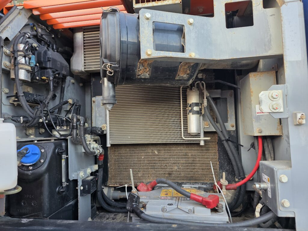 HITACHI ZX140W-6 - Pelle sur pneus: photos 5 HITACHI ZX140W-6 - Pelle sur pneus: photos 5