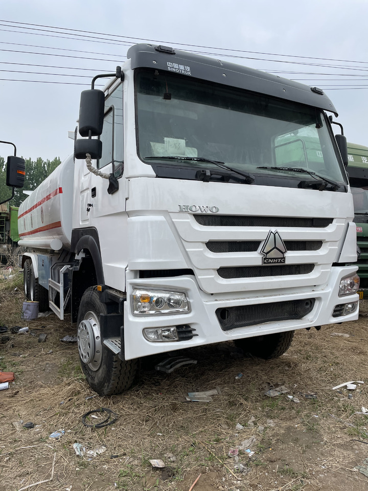 HOWO 6X4 WATER TANK TRUCK HIGH QUALITY 290HP/336HP / 371HP Tipper - Camion citerne: photos 1 HOWO 6X4 WATER TANK TRUCK HIGH QUALITY 290HP/336HP / 371HP Tipper - Camion citerne: photos 1