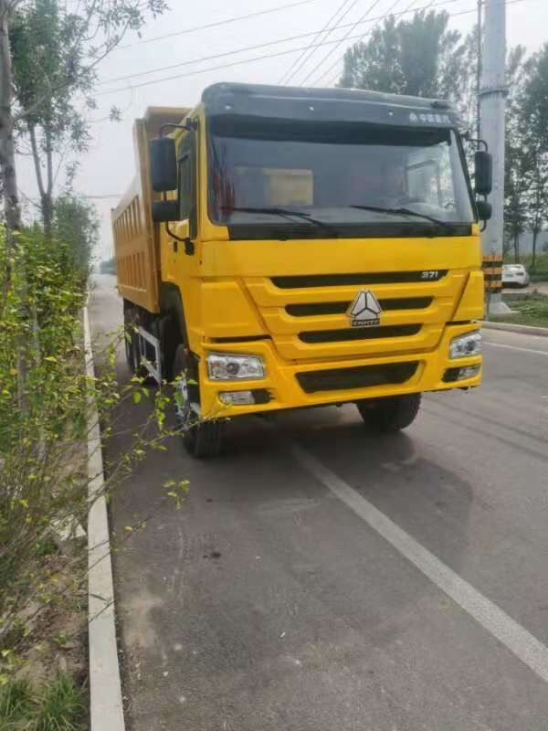 Howo Sinotruck - Camion benne: photos 1 Howo Sinotruck - Camion benne: photos 1