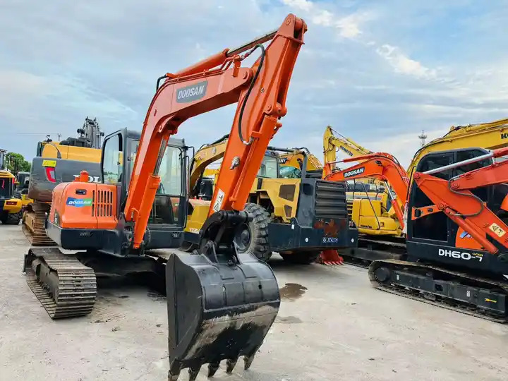 6t Small Excavator,Mini Excavating Machine Korea Doosan Used Excavators Doosan Dx60 For Sale In Shanghai - Pelle sur chenille: photos 4 6t Small Excavator,Mini Excavating Machine Korea Doosan Used Excavators Doosan Dx60 For Sale In Shanghai - Pelle sur chenille: photos 4