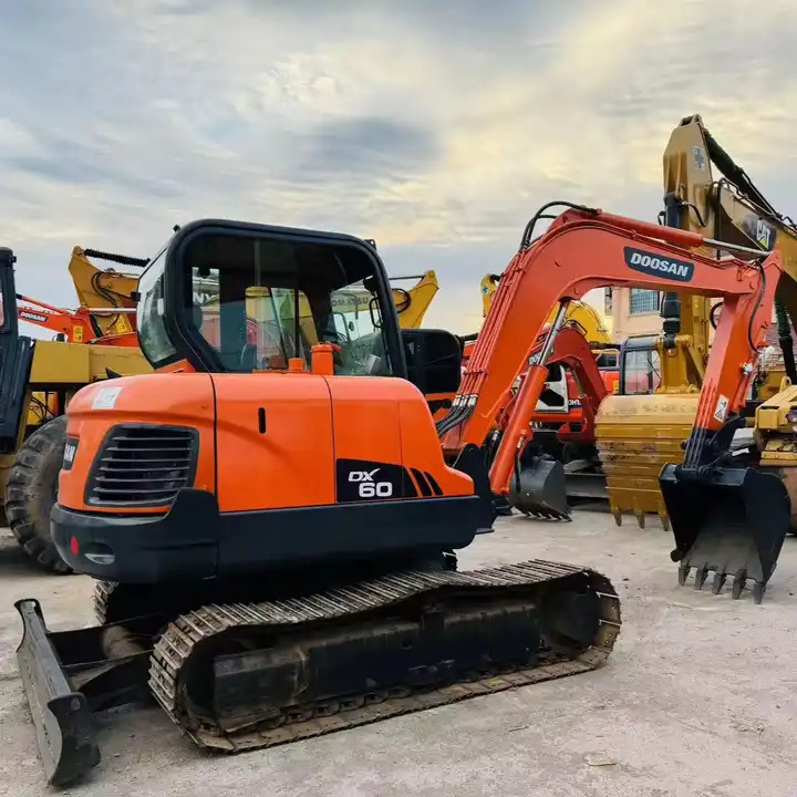 6t Small Excavator,Mini Excavating Machine Korea Doosan Used Excavators Doosan Dx60 For Sale In Shanghai - Pelle sur chenille: photos 2 6t Small Excavator,Mini Excavating Machine Korea Doosan Used Excavators Doosan Dx60 For Sale In Shanghai - Pelle sur chenille: photos 2