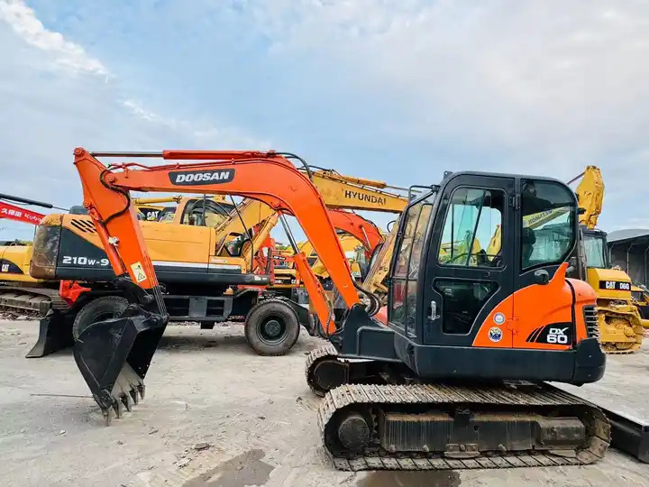 6t Small Excavator,Mini Excavating Machine Korea Doosan Used Excavators Doosan Dx60 For Sale In Shanghai - Pelle sur chenille: photos 3 6t Small Excavator,Mini Excavating Machine Korea Doosan Used Excavators Doosan Dx60 For Sale In Shanghai - Pelle sur chenille: photos 3