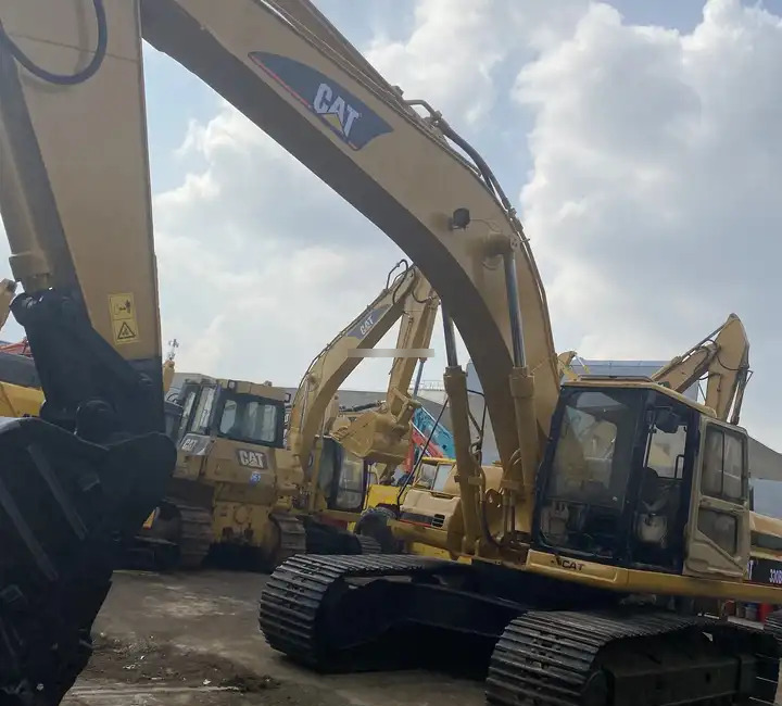 90% New Used Caterpillar crawler excavator CAT 330BL in good condition for sale with low price - Pelle sur chenille: photos 1 90% New Used Caterpillar crawler excavator CAT 330BL in good condition for sale with low price - Pelle sur chenille: photos 1