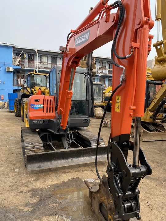 Awesome Performance Korea Imported Small Scale Used Doosan Dx60 Excavator in Shanghai - Pelle sur chenille: photos 2 Awesome Performance Korea Imported Small Scale Used Doosan Dx60 Excavator in Shanghai - Pelle sur chenille: photos 2