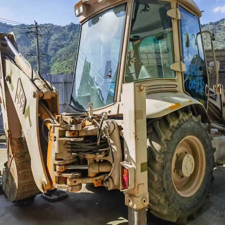 Backhoe loader JCB 3CX 4*4 tlb loader UKmade, used cheap JCB 3CX retro loader and digger - Tractopelle: photos 1 Backhoe loader JCB 3CX 4*4 tlb loader UKmade, used cheap JCB 3CX retro loader and digger - Tractopelle: photos 1