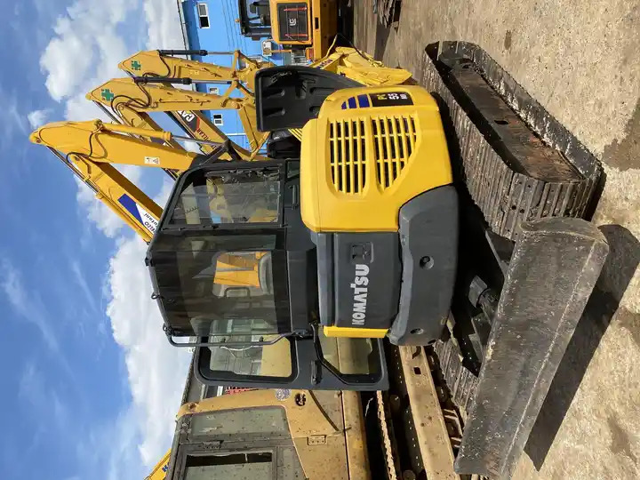 Best-selling Japan Original Second Hand Earth-moving Machinery Cheap Mini Used Komatsu Pc55mr Excavator in Shanghai - Pelle sur chenille: photos 3 Best-selling Japan Original Second Hand Earth-moving Machinery Cheap Mini Used Komatsu Pc55mr Excavator in Shanghai - Pelle sur chenille: photos 3