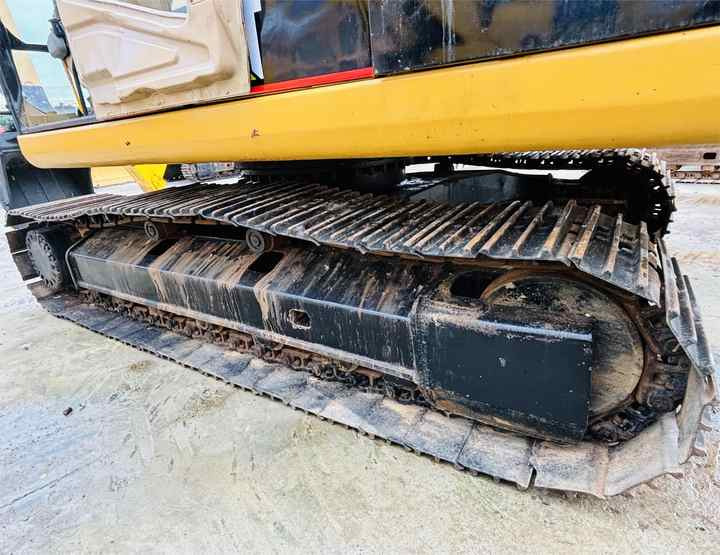Caterpillar/cat Medium Used Excavator 20t Cat 320b,320c,320d Excavating Equipment With 0.8,1.0,1.2 Cbm Bucket Size In Shanghai - Pelle sur chenille: photos 5 Caterpillar/cat Medium Used Excavator 20t Cat 320b,320c,320d Excavating Equipment With 0.8,1.0,1.2 Cbm Bucket Size In Shanghai - Pelle sur chenille: photos 5
