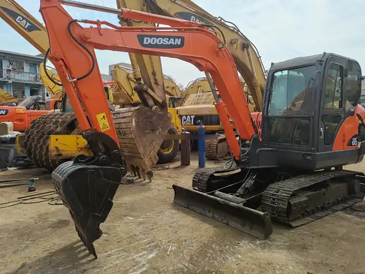 Doosan DX60 Mini Wheel Excavator for Sale Provided Korea Good Construction Original Korea Doosan Engine 6 T,6 Ton in stock - Pelle sur chenille: photos 5 Doosan DX60 Mini Wheel Excavator for Sale Provided Korea Good Construction Original Korea Doosan Engine 6 T,6 Ton in stock - Pelle sur chenille: photos 5