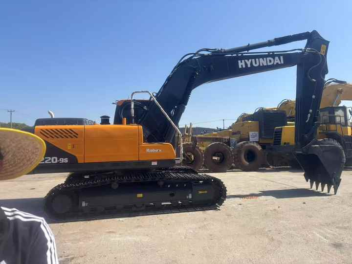 Heavy-duty Original Used Hyundai 220 Excavator Hyundai 220LC-9s 220LC-7 220lc Excavator for Sale in Stock - Pelle: photos 3 Heavy-duty Original Used Hyundai 220 Excavator Hyundai 220LC-9s 220LC-7 220lc Excavator for Sale in Stock - Pelle: photos 3