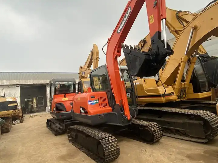 High Quality Secondhand Small Excavator Doosan Dx60 Dx75 Korea Origin Mini Excavator Machine Good Price For Guyana - Pelle sur chenille: photos 3 High Quality Secondhand Small Excavator Doosan Dx60 Dx75 Korea Origin Mini Excavator Machine Good Price For Guyana - Pelle sur chenille: photos 3