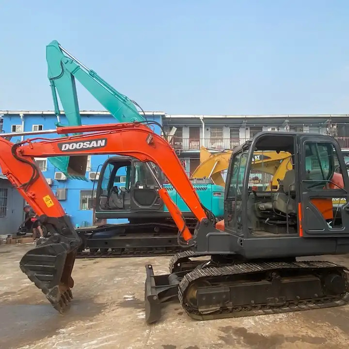 High Quality Secondhand Small Excavator Doosan Dx60 Dx75 Korea Origin Mini Excavator Machine Good Price For Guyana - Pelle sur chenille: photos 1 High Quality Secondhand Small Excavator Doosan Dx60 Dx75 Korea Origin Mini Excavator Machine Good Price For Guyana - Pelle sur chenille: photos 1