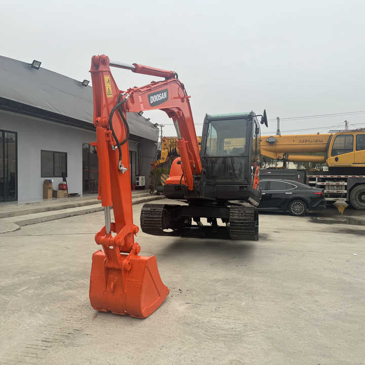 High Quality and Low Price Used Doosan Dx60 Dx75 Dx80 Crawler Excavator in Good Condition 6-ton Mini 6t Excavator for Sale - Pelle sur chenille: photos 1 High Quality and Low Price Used Doosan Dx60 Dx75 Dx80 Crawler Excavator in Good Condition 6-ton Mini 6t Excavator for Sale - Pelle sur chenille: photos 1