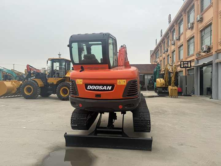 High Quality and Low Price Used Doosan Dx60 Dx75 Dx80 Crawler Excavator in Good Condition 6-ton Mini 6t Excavator for Sale - Pelle sur chenille: photos 2 High Quality and Low Price Used Doosan Dx60 Dx75 Dx80 Crawler Excavator in Good Condition 6-ton Mini 6t Excavator for Sale - Pelle sur chenille: photos 2