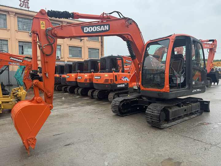 Hot Sale Used Doosan DX75-9C Excavator Doosan 7.5 Ton Crawler Digger Original Equipment - Pelle sur chenille: photos 2 Hot Sale Used Doosan DX75-9C Excavator Doosan 7.5 Ton Crawler Digger Original Equipment - Pelle sur chenille: photos 2